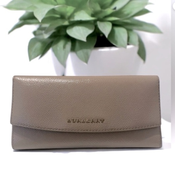 Burberry  wallet excellent Condition - Picture 6 of 9